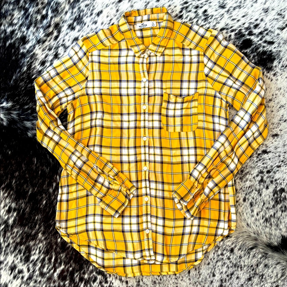 Hollister lightweight plaid button down